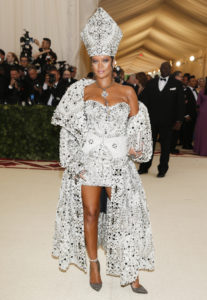 Laulja Rihanna kandis Maison Margiela kleiti. Foto: Scanpix